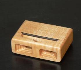 iPhone 5 dock in Curly Maple